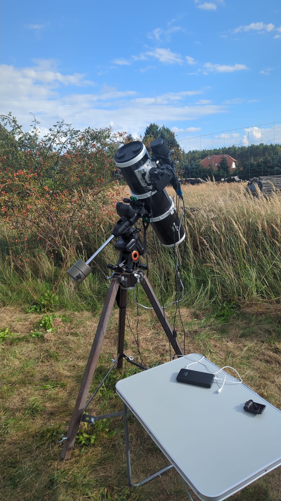 Newtonian telescope on a mount in a field